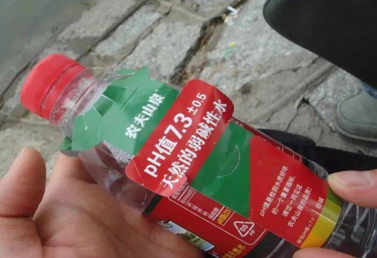 把水賣到50塊一瓶，需要堆多少營銷概念？